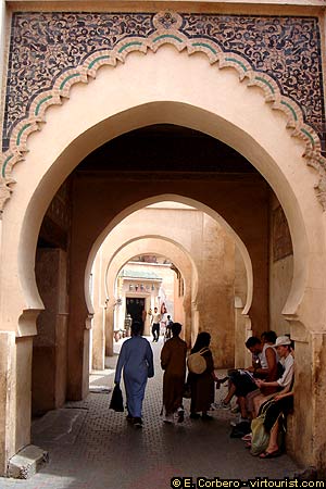 33/47.- Marrakech, outside the Medersa Ben Youssef