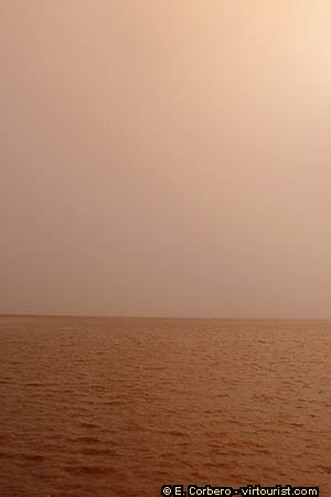 33/37.- Belem, shower on the Amazon River
