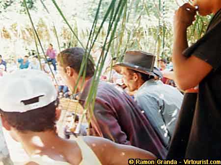 Pinar del Rio, Screaming encouragement 