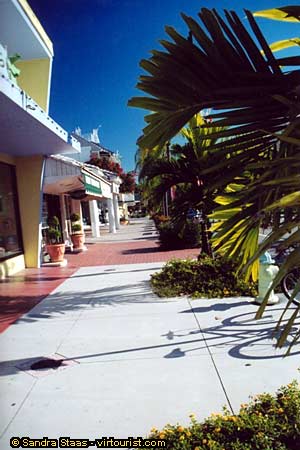 41/48.- Southwest Florida, St. Armand's Circle, Bicycle
