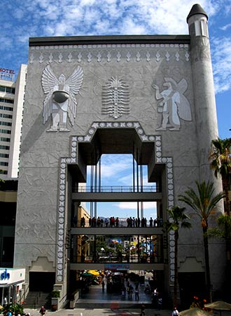 Hollywood Attractions on To Hollywood In The Kodak Theater  Located In The Heart Of Hollywood