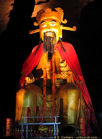 Hangzhou, Jinxiufenshuidong Grotto, statue
