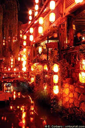 Lijiang, old town, canal by night