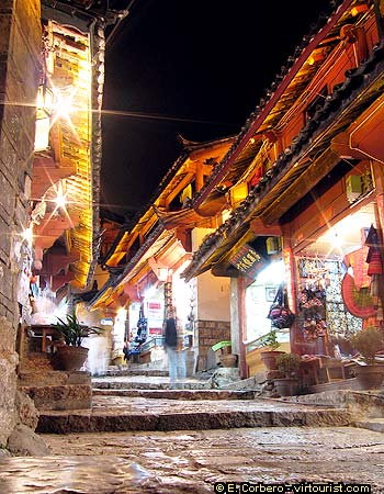 Lijiang, old town, street by night