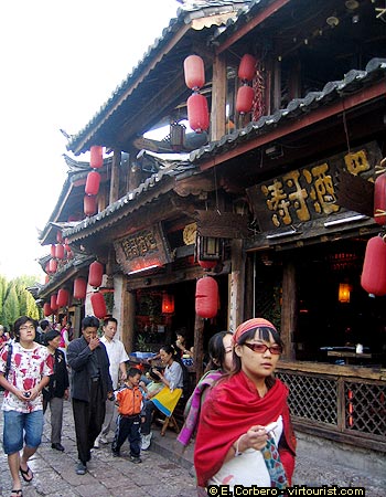 34.- Lijiang, old town street