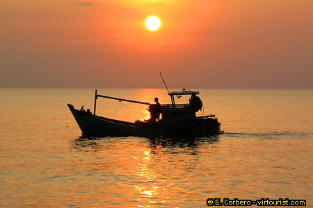 48.- Phu Quoc, Long Beach, boat