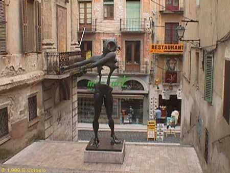 3/23.- Figueres, Dal&iacute; Museum Entrance