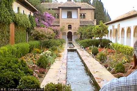 23/43.- Granada, "Generalife" fountains III