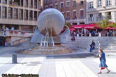 Lyon, Place Louis Pradel 1