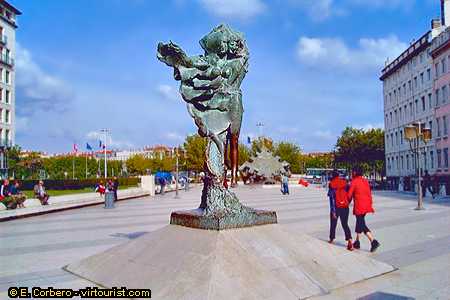 Lyon, Place Louis Pradel 2