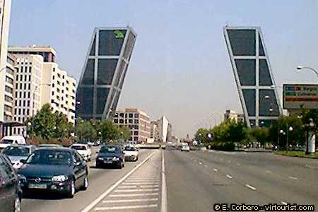 38/46.- Madrid, Kio Towers