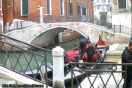 7/35.- Venice, a Gondola