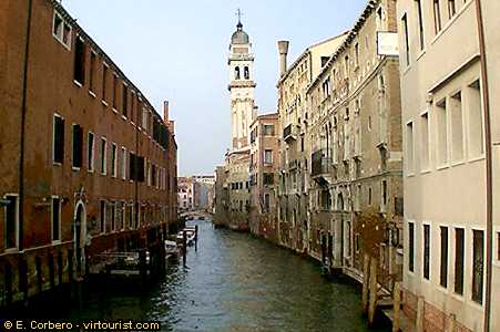 31/35.- Venice, Small canal