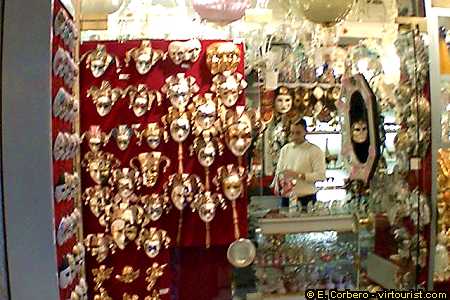 33/35.- Venice, masks