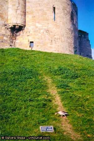 York, Keep off the Bank (Clifford's Tower)