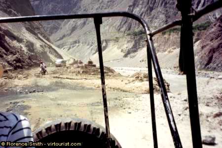 Pakistan, bulldozers