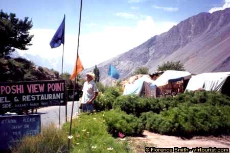 Pakistan, Karakoram Highway sings