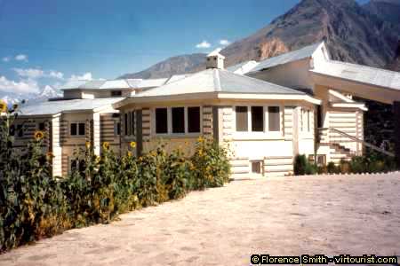 Pakistan, Pakistan Tourist Development Corporation hotel