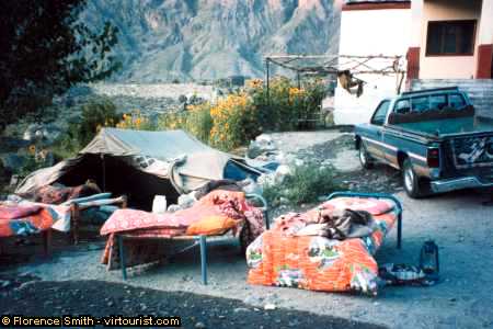 Pakistan, Sost - soldiers' beds